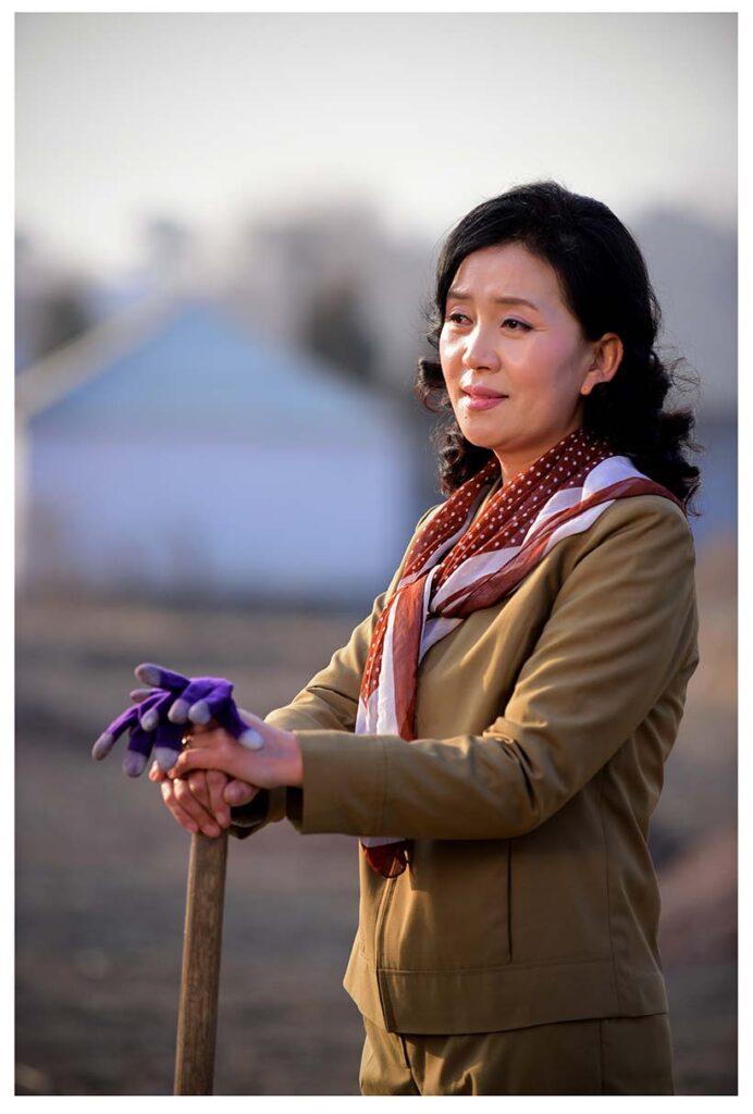 Recreated from "My Family" (2010) produced by Korean April 25 Film Studio. Heroine Yun Hyang Chun (35) graduated from the acting department at the Pyongyang University of Dramatic and Cinematic Arts in 2006. 
