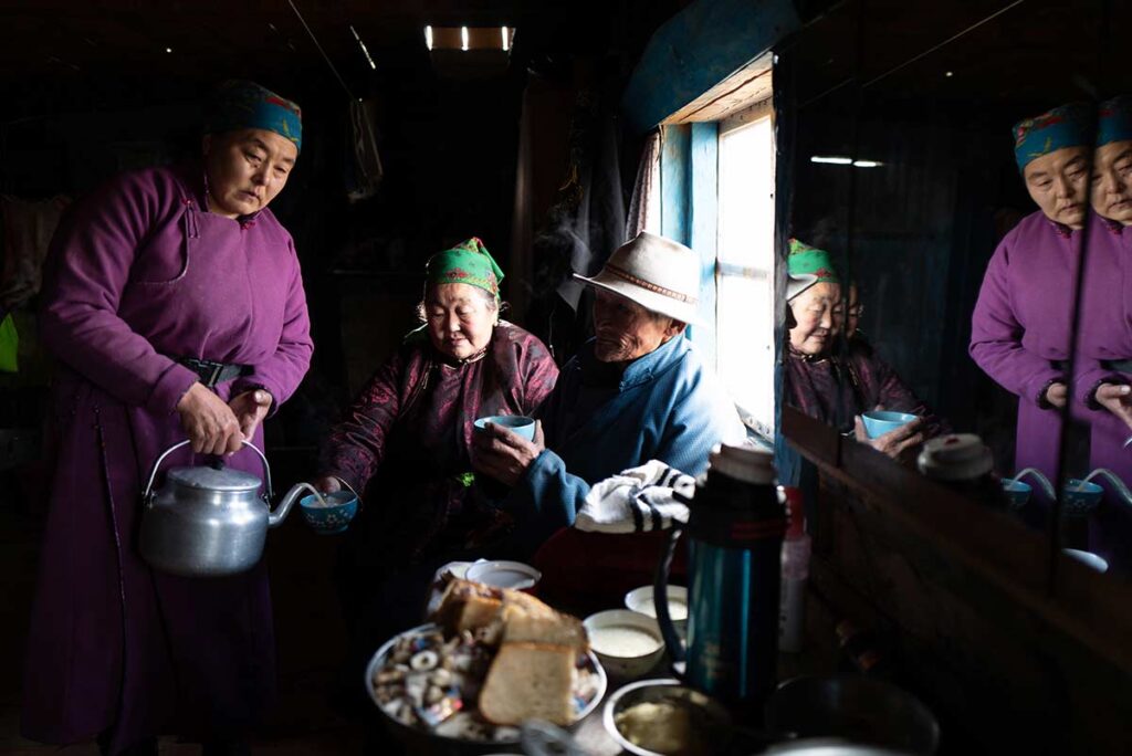 Mongolia Nomadic Life
Roshi Aba ©All rights reserved.