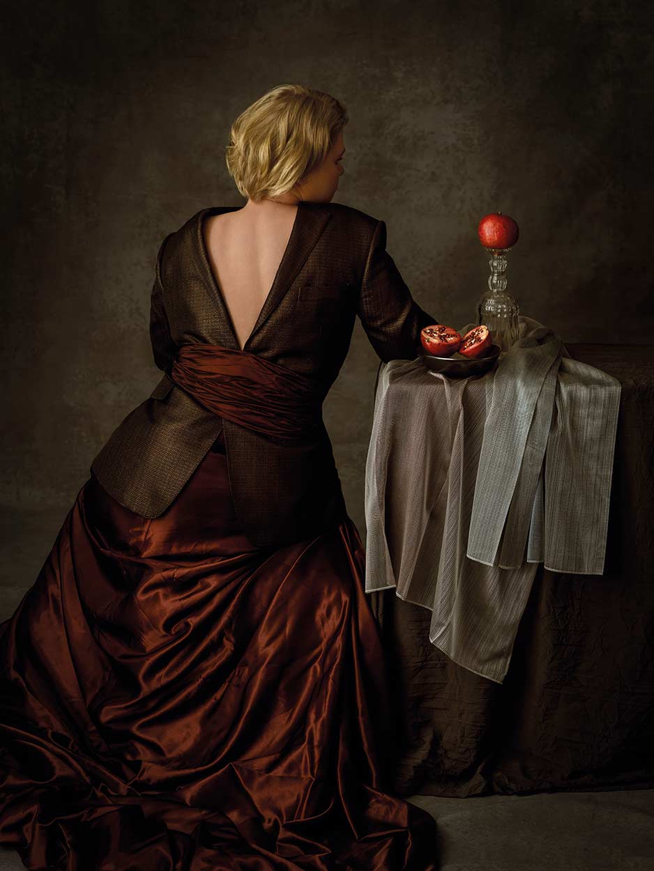 Woman with Pomegranates
Renata Dutrée © All rights reserved.