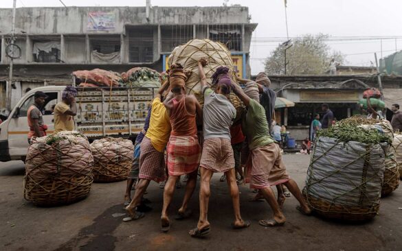 Juan Carlos Rodriguez Briceño Street laborers of West Bengal Lens Magazine
