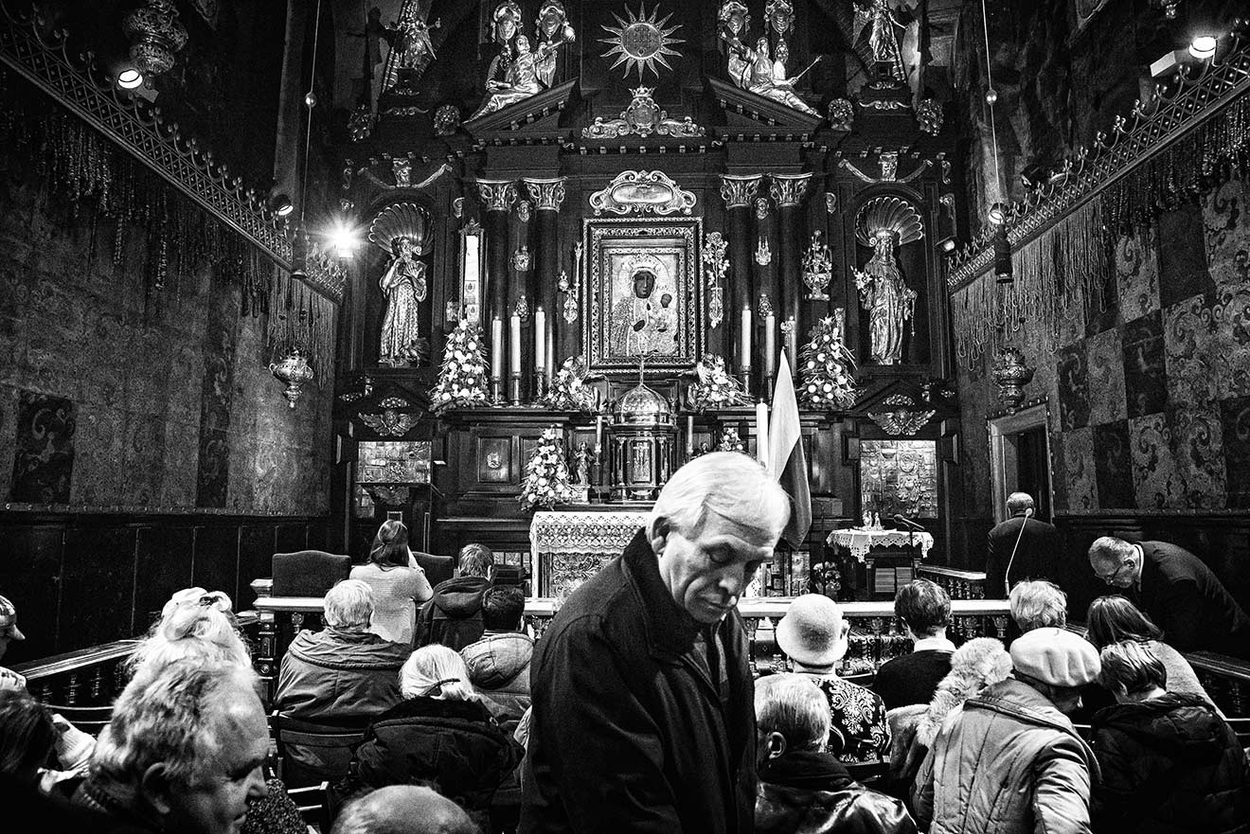 The presbytery of the Chapel of Our Lady is opened to the faithful only on  special occasions. It houses the Miraculous Icon of the Madonna, royal  insignia, and a golden rose presented by Saint John Paul II, together with a  fragment of the belt he wore during the 1981 assassination attempt. 
Arkadiusz Kubisiak © All rights reserved. 